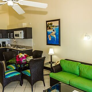 La Vista — Living Area