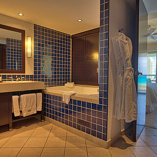 The Westin Lagunamar Ocean Resort Villas & Spa — Sample Bathroom