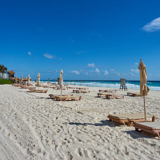 The Westin Lagunamar Ocean Resort Villas & Spa &mdash; Lagunamar Beach With Loungers and Umbrellas