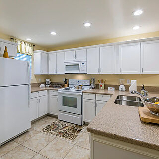 Villages Resort at Lake Palestine — Kitchen