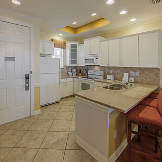 Villages Resort at Lake Palestine — Kitchen