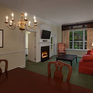 Marriott's Manor Club at Ford's Colony — Sample villa living & dining area