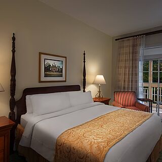 Marriott's Manor Club at Ford's Colony — Sample villa master bedroom