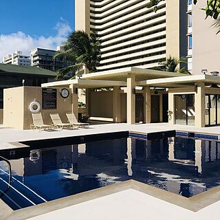 Aloha Towers — Pool