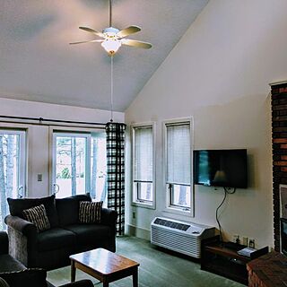 Cathedral Ledge Resort — Living Area