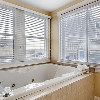 Breakers Beach Resort — Sample Bathroom