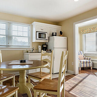 Breakers Beach Resort — Sample Dining Area