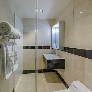 Marriott Vacation Club Pulse, South Beach — Sample Bathroom