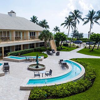 Dover House Resort — Courtyard