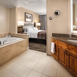 Marriott's StreamSide at Vail - Birch, Douglas, and Evergreen &mdash; Sample Bathroom - Evergreen Building
