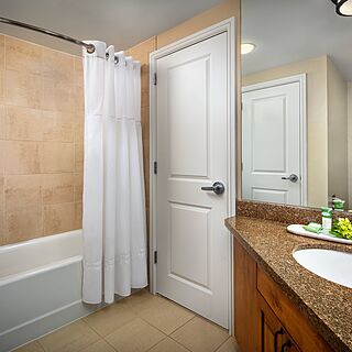 Marriott's StreamSide at Vail - Birch, Douglas, and Evergreen — Sample Bathroom - Evergreen Building