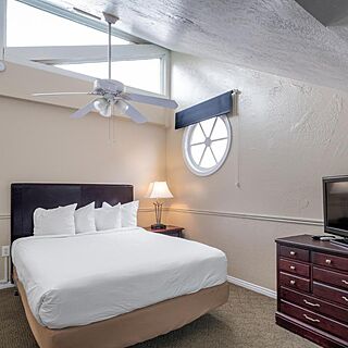 Sweetwater Lift Lodge Resort — Sample Bedroom