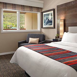 Marriott's StreamSide at Vail - Birch, Douglas, and Evergreen — Sample Bedroom With Attached Balcony - Douglas Building