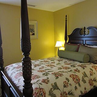 Lodge Alley Inn — Sample Bedroom