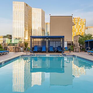 Polo Towers — Pool