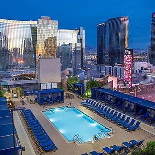 Polo Towers — Pool
