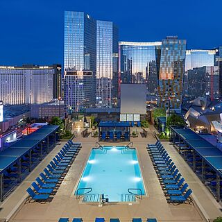 Polo Towers &mdash; Pool