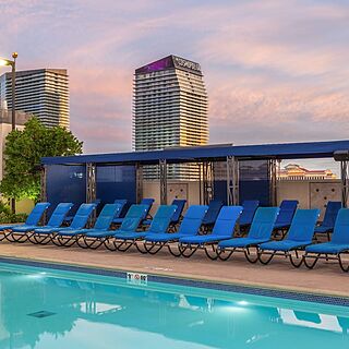 Polo Towers — Pool