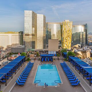 Polo Towers — Pool