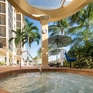 Holiday Inn Club Vacations Marco Island - Sunset Cove Resort — Hot Tub