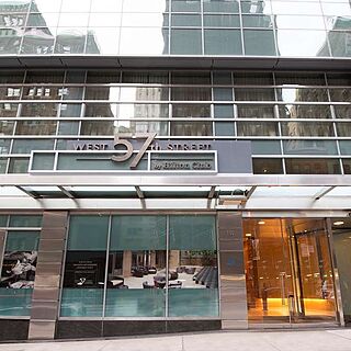 West 57th Street by Hilton Club — Exterior