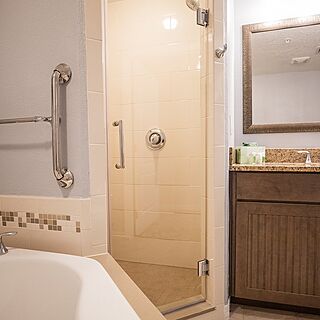 Holiday Inn Club Vacations Cape Canaveral Beach Resort — Sample Bathroom