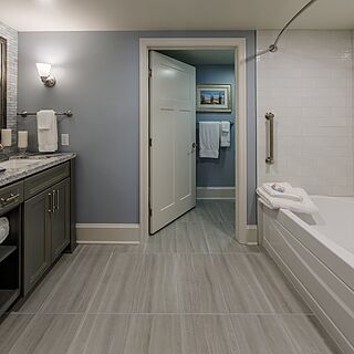 Holiday Inn Club Vacations Cape Canaveral Beach Resort — Sample Bathroom
