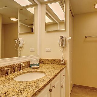 Ocean Cove Club at Palmetto Dunes &mdash; Sample Bathroom