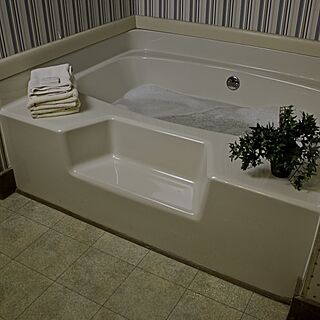 Country Hideaway at Mountain Lakes &mdash; Sample Bathroom