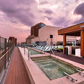 Hokulani Waikiki by Hilton Grand Vacations — Rooftop Lounge
