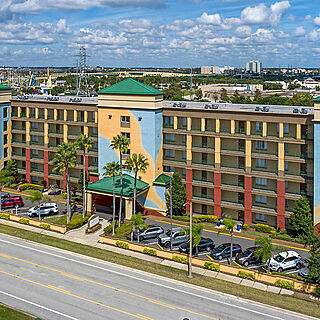Orlando's Sunshine Resort — Exterior