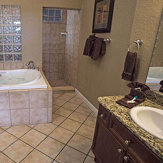 The Gardens &mdash; Sample Bathroom