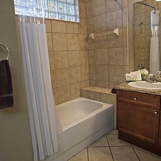 The Gardens &mdash; Sample Bathroom