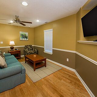 Holiday Inn Club Vacations Orlando Breeze Resort — Sample Living Area