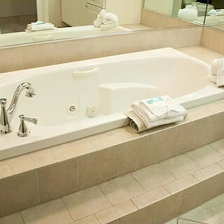 Grand Lake Resort — Sample Bathroom
