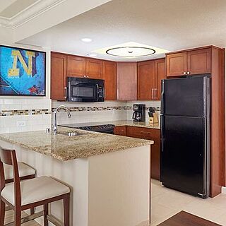Hilton Grand Vacations on Paradise — Sample Kitchen