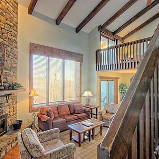 The Highlands at Sugar — Sample Living Area