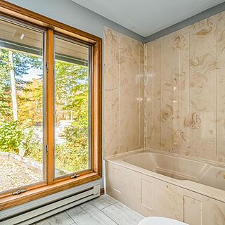 Mossy Creek on Sugar Mountain — Sample Bathroom
