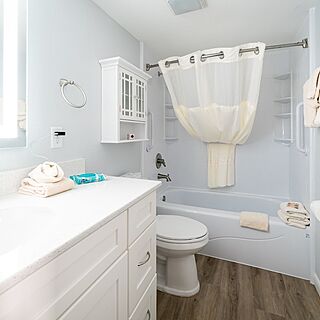 Las Olas Beach Club — Sample Bathroom
