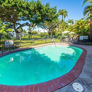 Kapulanikai Vacation Suites — Pool