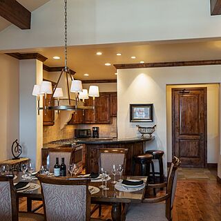 Les Saisons — Sample Dining Area
