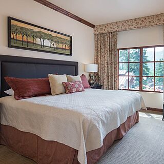 Les Saisons — Sample Bedroom