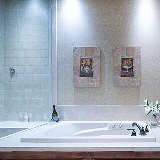 Les Saisons — Sample Bathroom