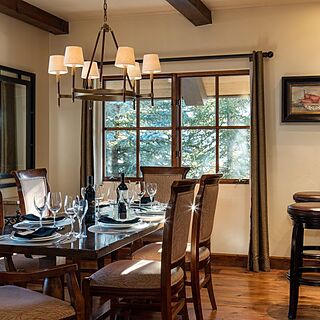 Les Saisons — Sample Dining Area