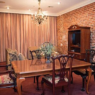 Quarter House — Sample Dining Area