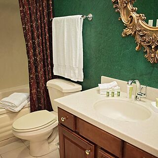 Quarter House — Sample Bathroom