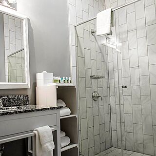 Club La Pension — Sample Bathroom