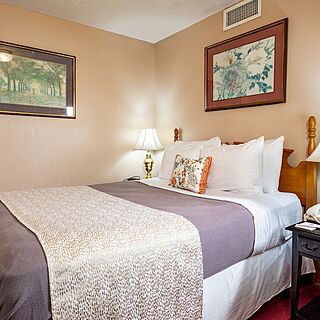 Hotel de la Monnaie — Sample Bedroom