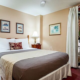 Hotel de la Monnaie — Sample Bedroom