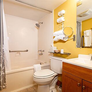 Hotel de la Monnaie — Sample Bathroom